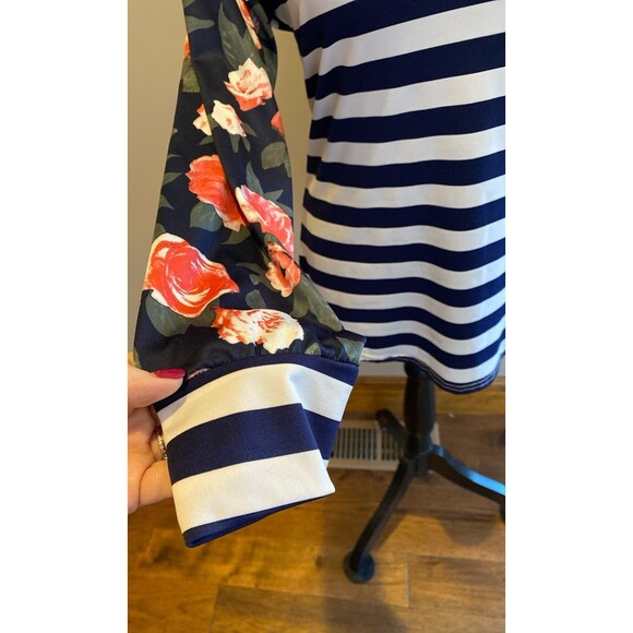 Fashion Blouse Size ? Medium Wide Navy & White Stripes Floral Sleeves Unique Top - Picture 3 of 9